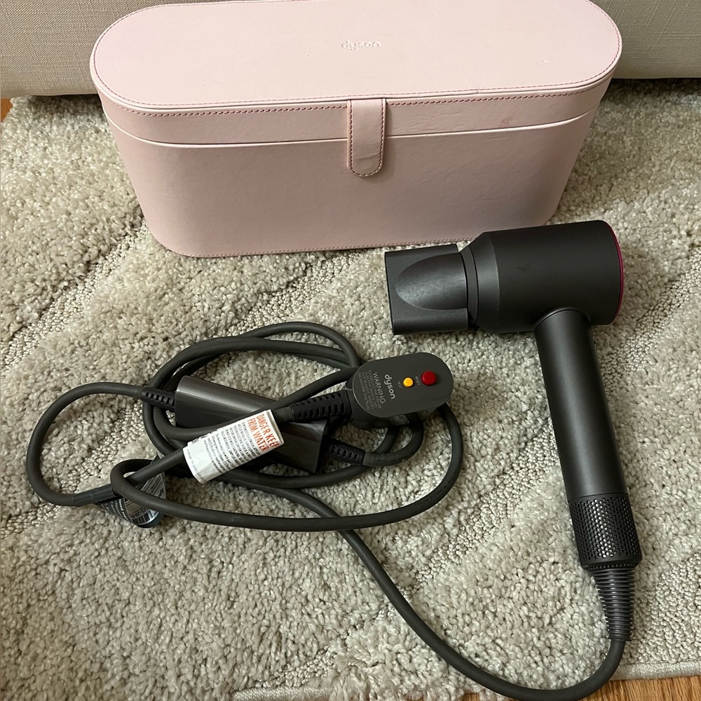 Dyson Supersonic Hairdryer with Case